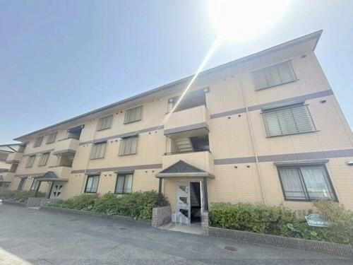 大阪府枚方市藤阪元町１丁目 3階建