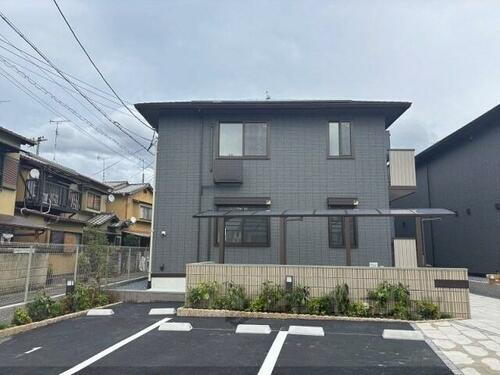 京都府京都市西京区御陵荒木町  2階建