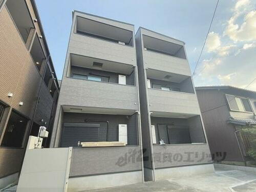 京都府京都市南区久世上久世町  3階建