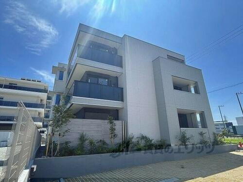 大阪府交野市星田北６丁目 築1年未満 3階建