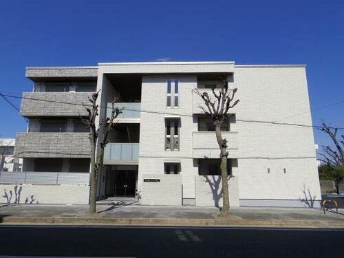 奈良県大和郡山市北郡山町 3階建