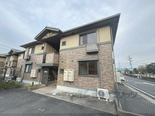 奈良県御所市大字元町 2階建