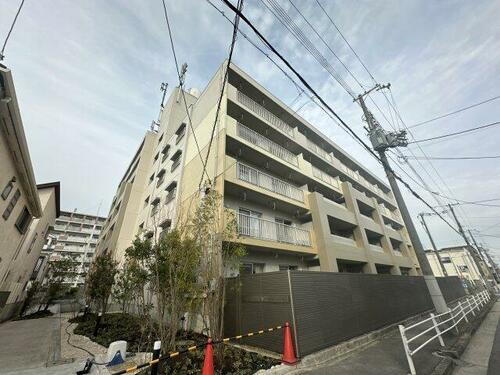 兵庫県西宮市津門大箇町 8階建