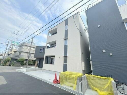 兵庫県尼崎市東本町３丁目 3階建 