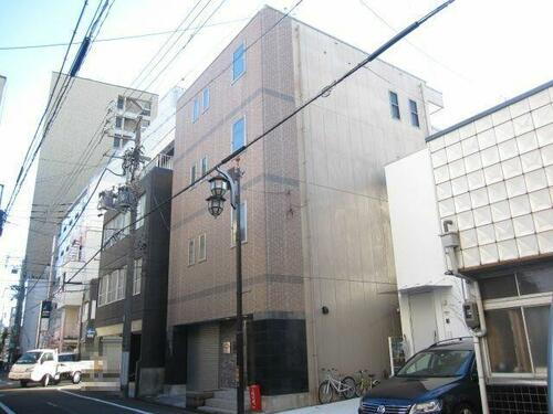 ラ・カミュ 4階建