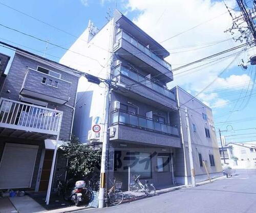 フラット６ 4階建