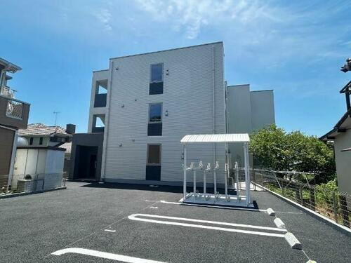 千葉県船橋市夏見１丁目  3階建