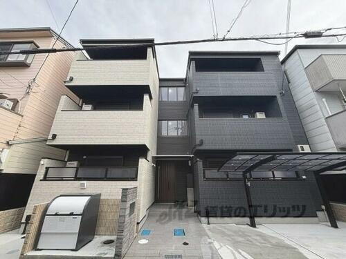 大阪府大東市南津の辺町  3階建