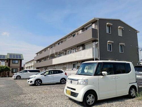 埼玉県越谷市登戸町 3階建