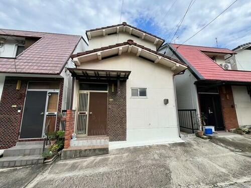 八木７丁目貸家 3階建