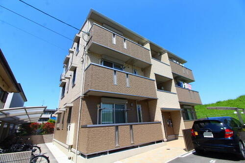 大阪府茨木市中村町 築9年11ヶ月 3階建