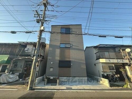 京都府京都市伏見区納所町  3階建