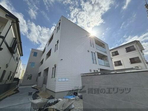 兵庫県尼崎市塚口町３丁目 築1年未満 3階建