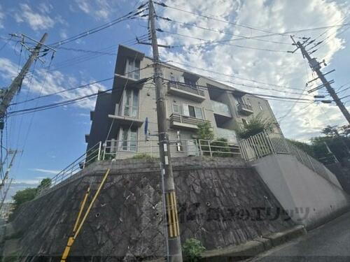 大阪府枚方市田口山３丁目 築10年11ヶ月 3階建