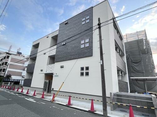 兵庫県尼崎市東園田町６丁目 3階建 築1年10ヶ月
