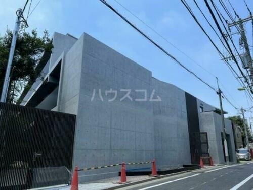 東京都目黒区東が丘１丁目 3階建