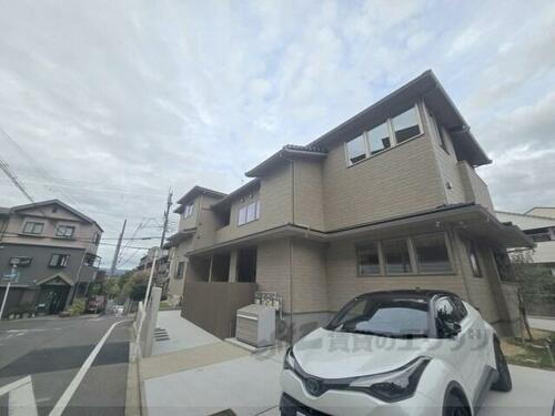 京都府京都市左京区粟田口鳥居町  2階建