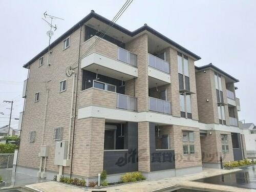 大阪府寝屋川市河北西町 築3年7ヶ月 3階建