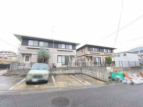 大阪府富田林市津々山台４丁目 2階建