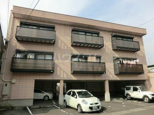 静岡県藤枝市南新屋 3階建