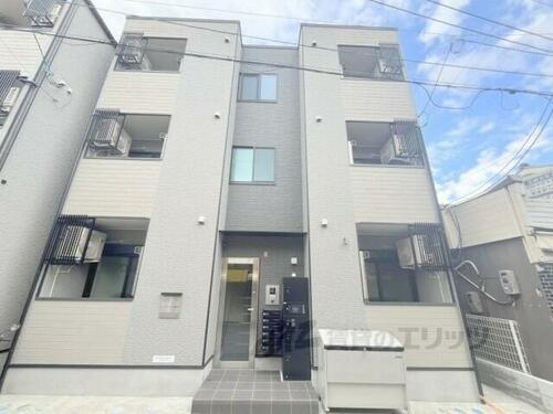 京都府京都市右京区花園伊町  3階建