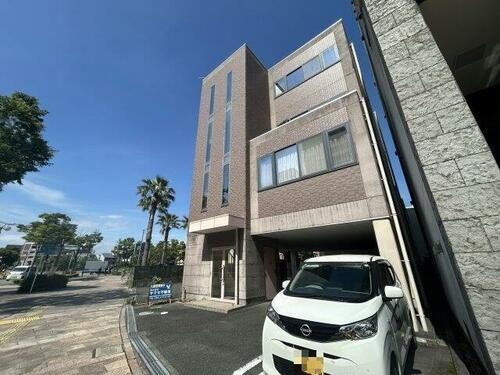 イーストアベニュー 4階建