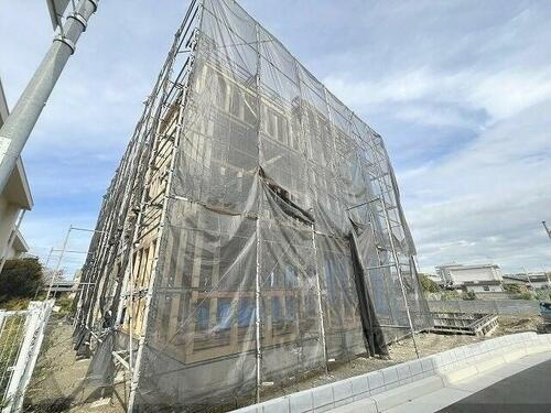 京都府木津川市木津清水  3階建