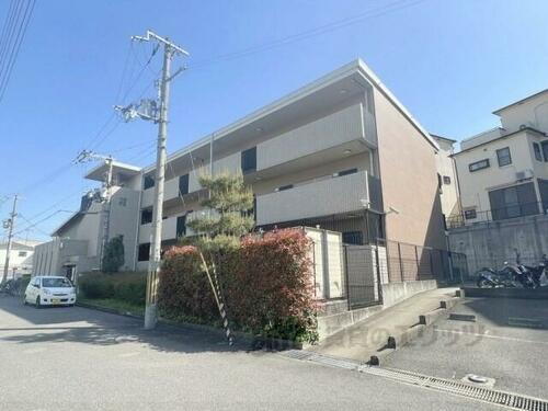 大阪府枚方市長尾家具町１丁目 築23年10ヶ月 3階建