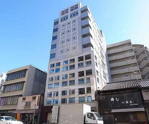 京都府京都市下京区四条通堀川西入唐津屋町 9階建