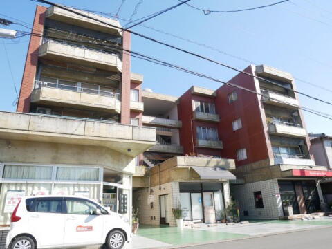 グリーンシャトー杉山 4階建