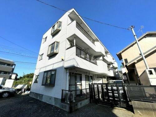 神奈川県川崎市多摩区登戸 3階建