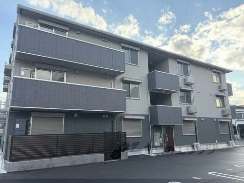 京都府京都市右京区嵯峨野芝野町  3階建