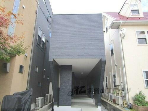 滋賀県草津市野村１丁目 築11年10ヶ月 2階建