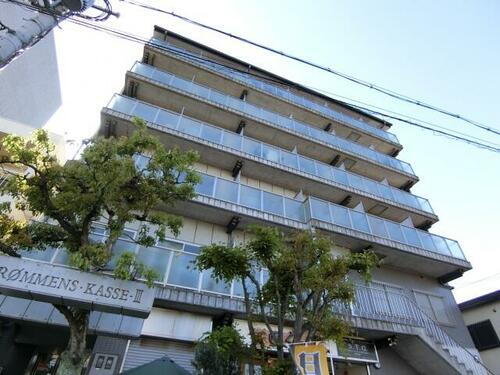 ドロメンスカセ三番館 6階建
