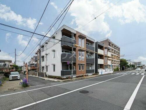 Ｄ－ＲＯＯＭ田町Ｂ 3階建