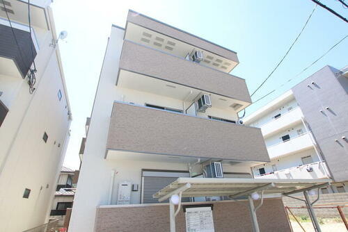 兵庫県尼崎市北竹谷町３丁目 築6年8ヶ月 3階建