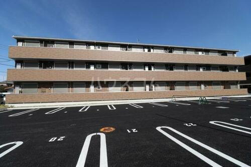千葉県成田市飯仲 3階建