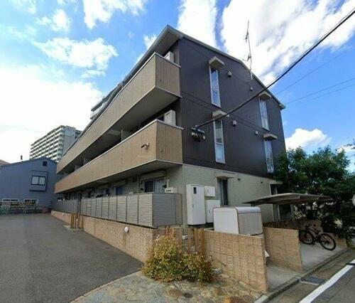 イース黒崎 3階建