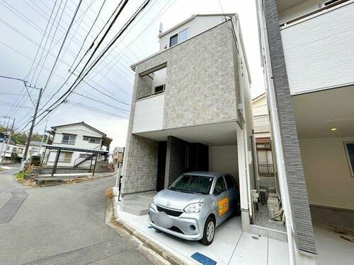 神奈川県横浜市港北区大倉山６丁目 3階建 