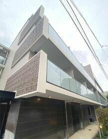 東京都新宿区富久町 4階建
