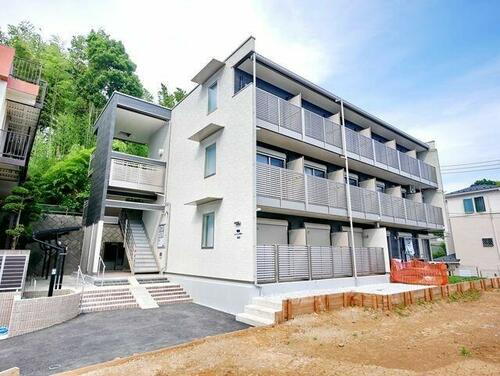 神奈川県川崎市宮前区犬蔵１丁目 3階建