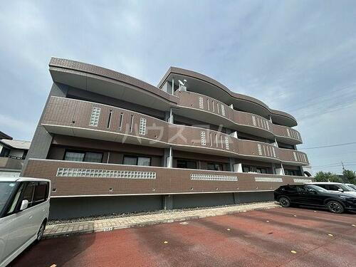 愛知県高浜市小池町３丁目 3階建
