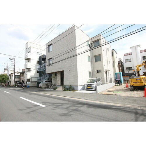 メゾン　ド　ソレイユ 3階建