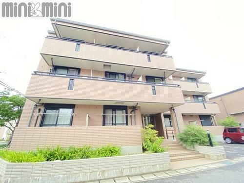 兵庫県西宮市高木東町 3階建
