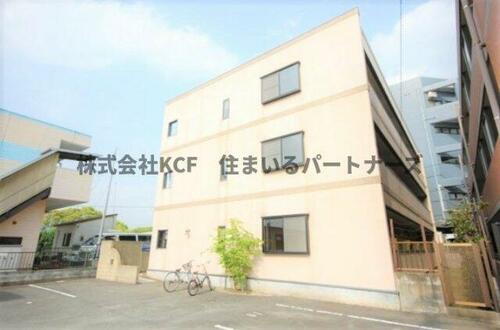 メゾンドアブリール 3階建