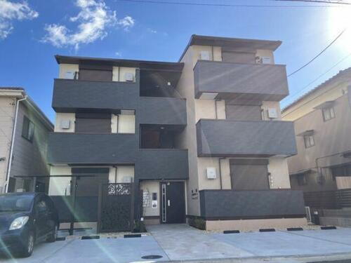 三重県四日市市幸町 3階建 