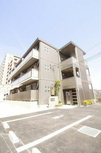 大阪府泉佐野市市場西３丁目 築3年10ヶ月 3階建