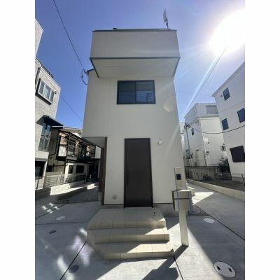 東京都世田谷区玉堤２丁目 3階建