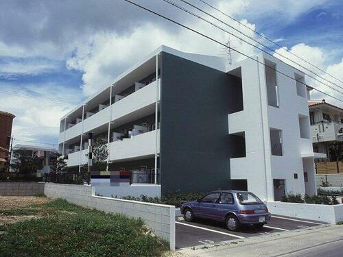 沖縄県那覇市天久１丁目 賃貸マンション