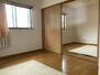 吉澤テラスハウス 落ち着いた色調の洋室です